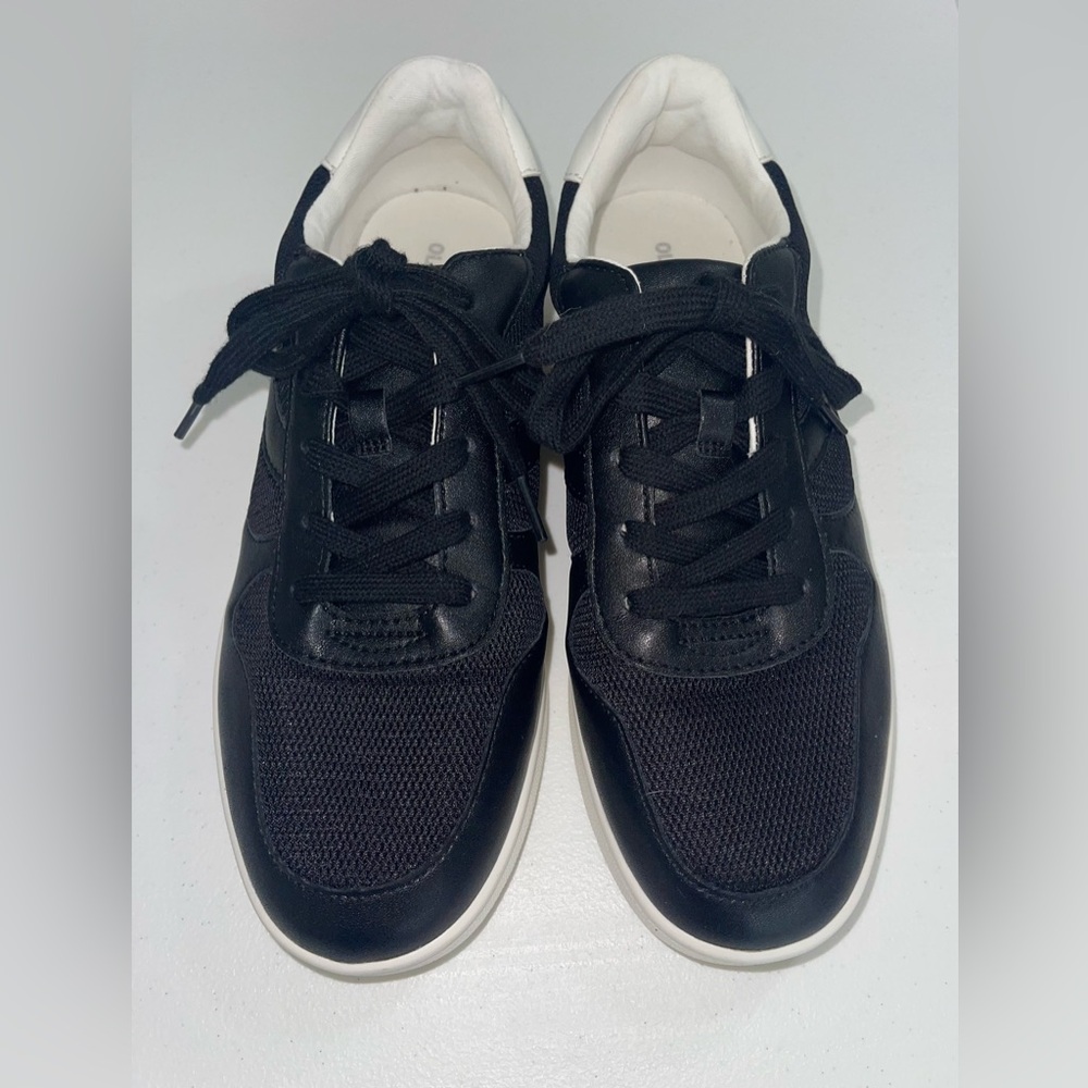 Old Navy Black and White Men's Sneakers